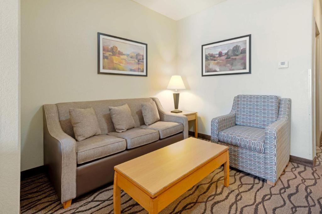 Best Western Plus Guymon Hotel And Suites Exterior photo